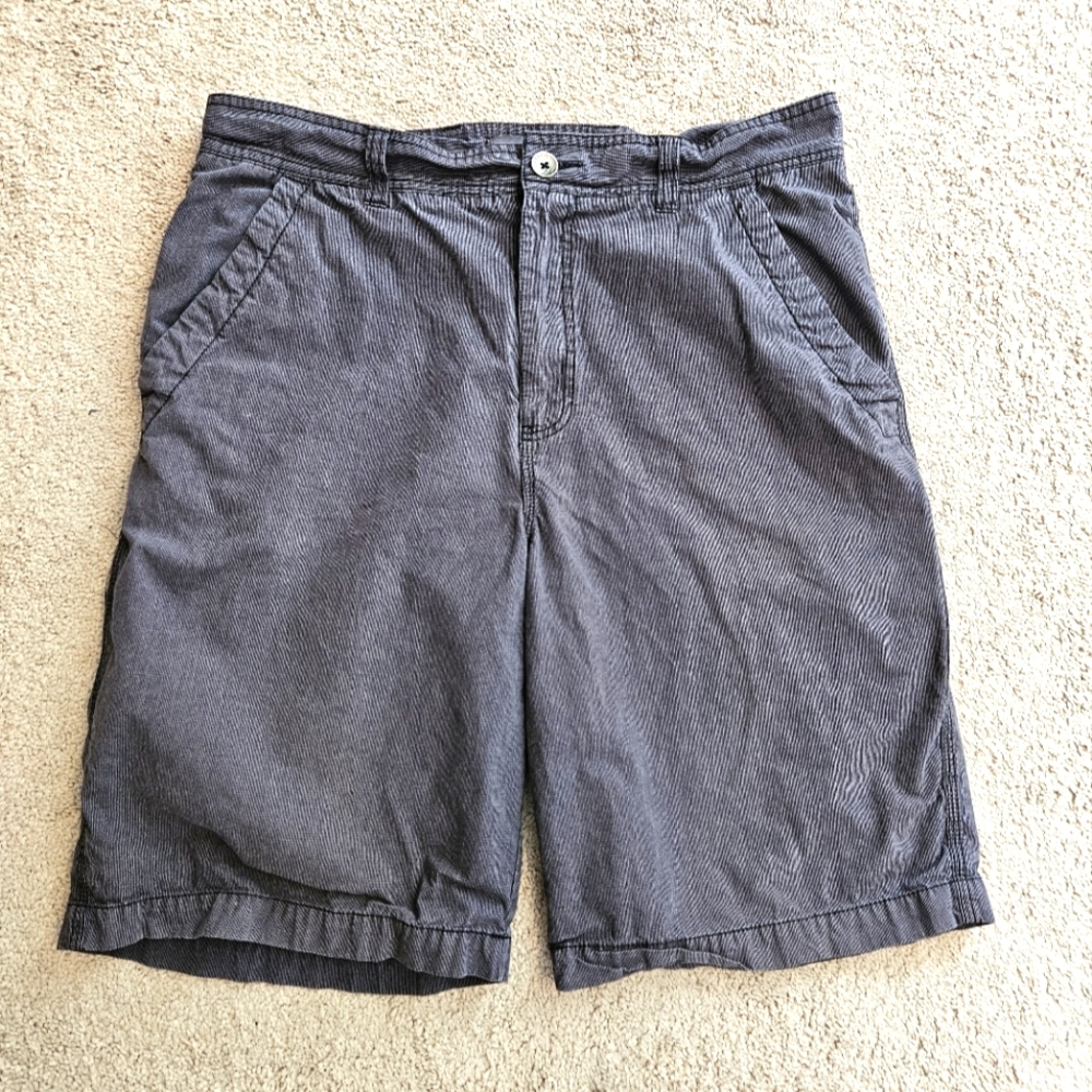 Method ~ Men's Size 34 Board Shorts